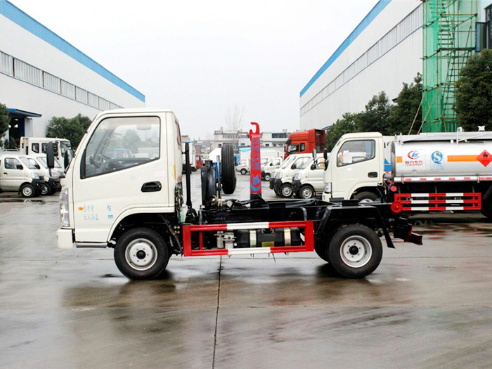 凱馬勾臂垃圾車(chē)-4方