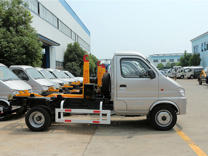 長(zhǎng)安勾臂垃圾車-4方