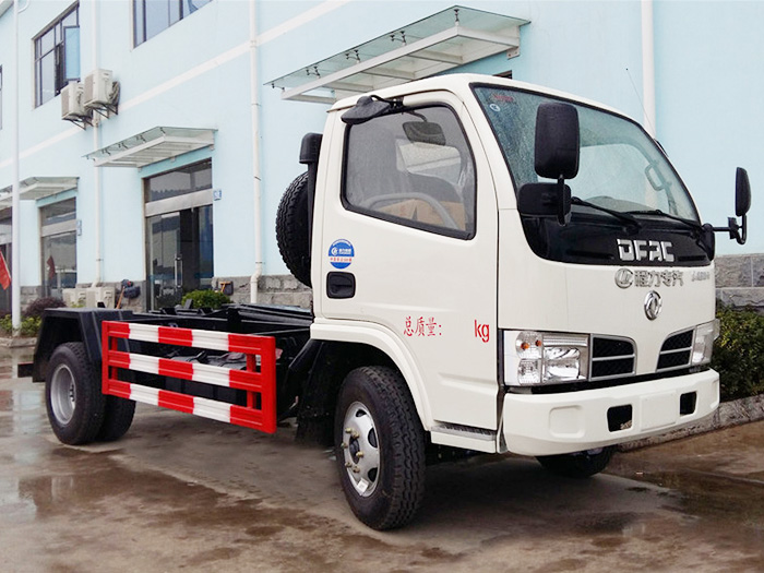 東風(fēng)多利卡勾臂垃圾車-5方