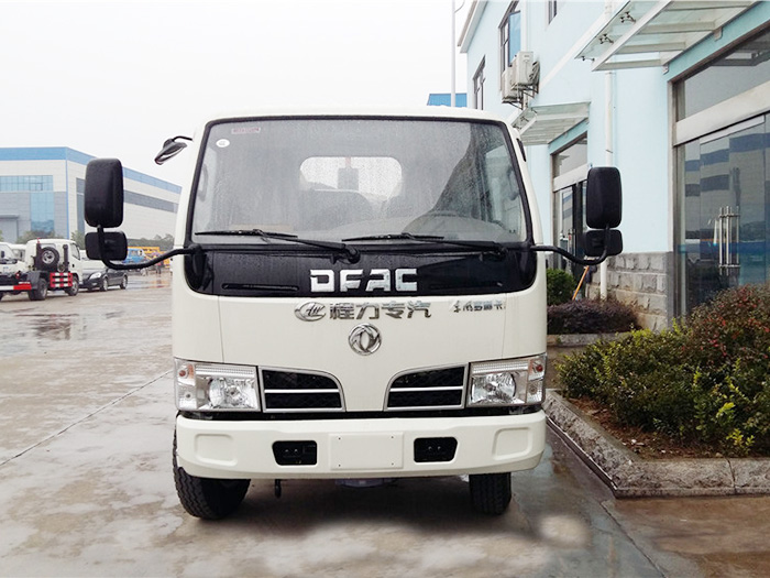 東風(fēng)多利卡勾臂垃圾車-5方