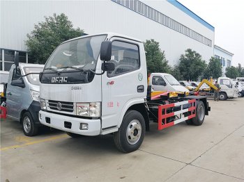 東風(fēng)多利卡勾臂垃圾車-5方