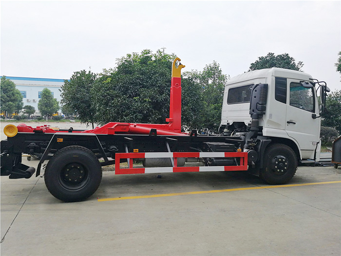 東風(fēng)天錦勾臂垃圾車-12方