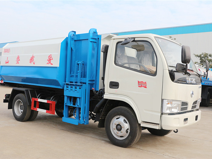 東風多利卡掛桶垃圾車-5方