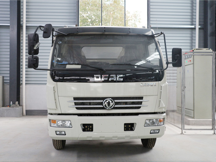 東風多利卡掛桶垃圾車-8方