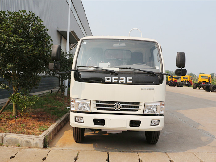 小多利卡擺臂垃圾車-5方