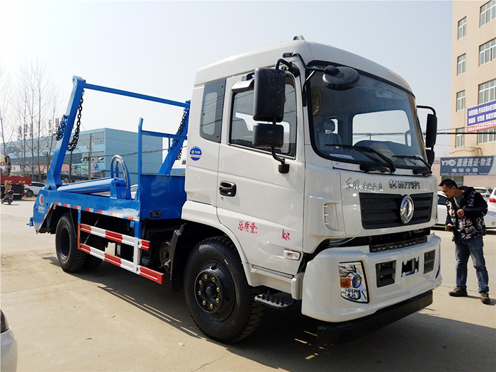 東風(fēng)專底擺臂垃圾車-10方