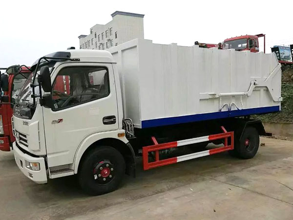 東風(fēng)大多利卡對(duì)接式垃圾車(chē)