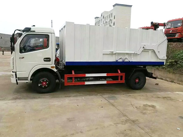東風(fēng)大多利卡對(duì)接式垃圾車(chē)