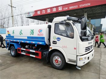 東風(fēng)多利卡灑水車-8方