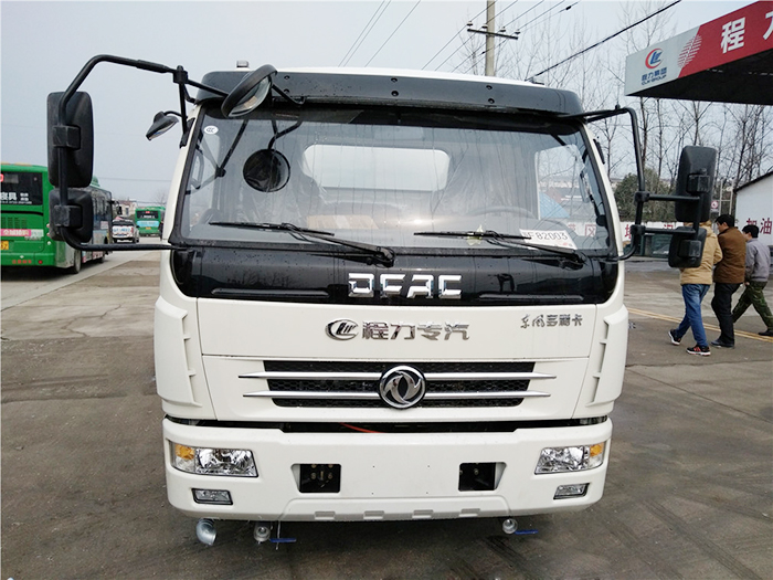 東風(fēng)多利卡灑水車-8方