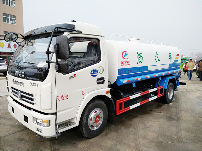 東風(fēng)多利卡灑水車-8方