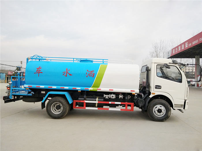 東風(fēng)多利卡灑水車-9.5方