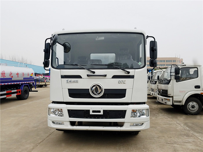 東風(fēng)創(chuàng)普灑水車-12方