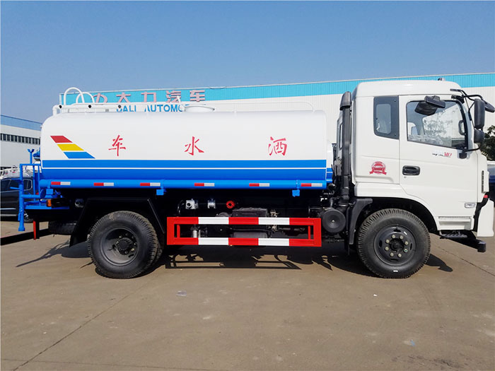 東風(fēng)御虎灑水車-12方