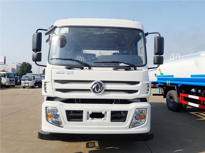 東風(fēng)御虎灑水車-12方