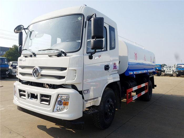 東風(fēng)御虎灑水車-12方