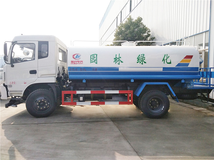 東風(fēng)專底灑水車-12方