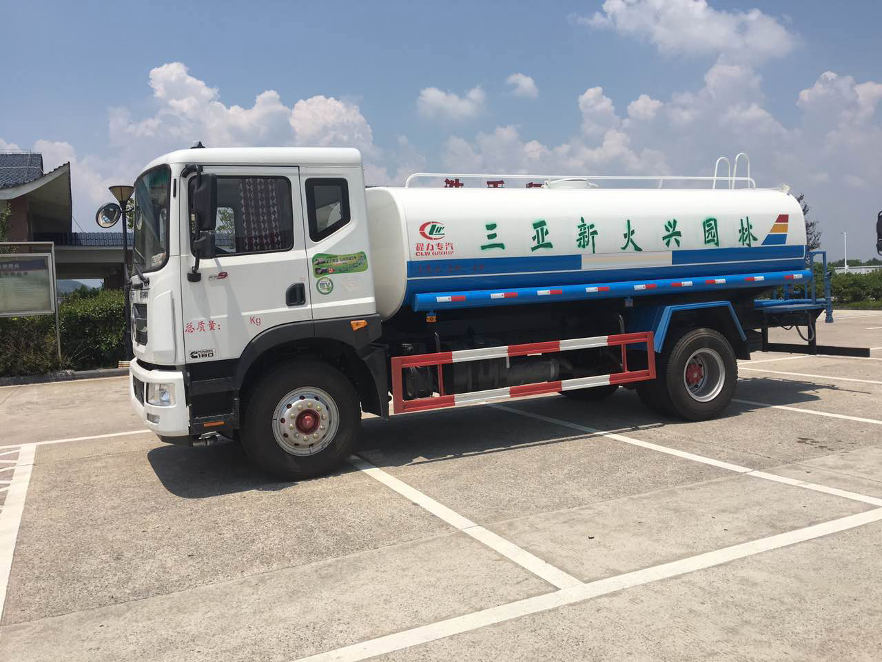 東風(fēng)新款灑水車D9-15方