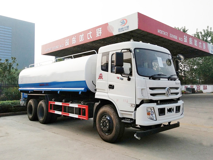 東風(fēng)御龍灑水車-20方