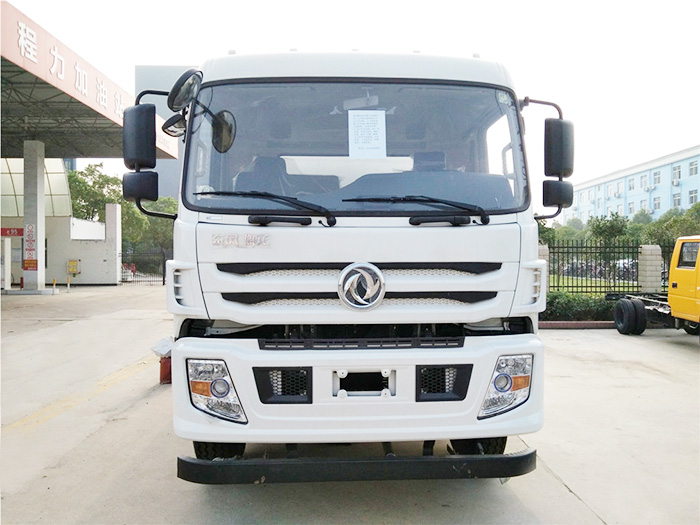 東風(fēng)御龍灑水車-20方