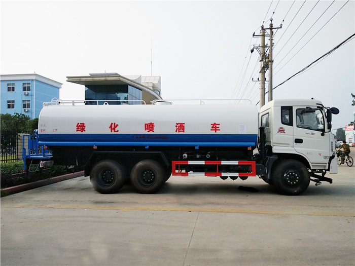 東風(fēng)御龍灑水車-20方
