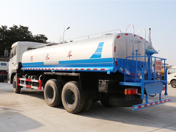 東風(fēng)天龍灑水車-20方
