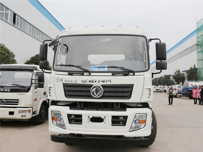 東風(fēng)后八輪新款灑水車-20方