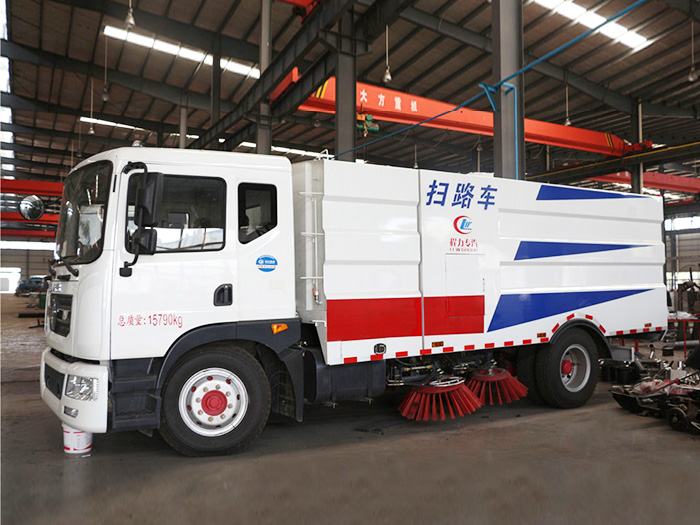 東風(fēng)多利卡D9掃路車