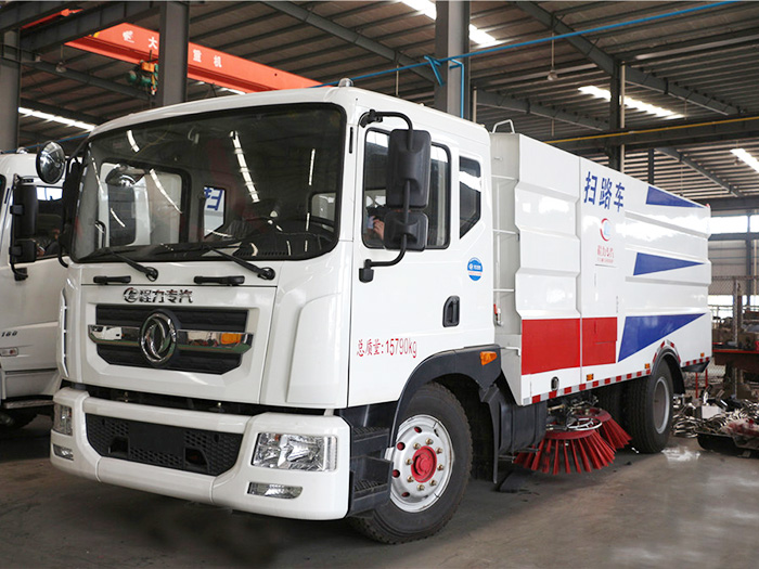 東風(fēng)多利卡D9掃路車