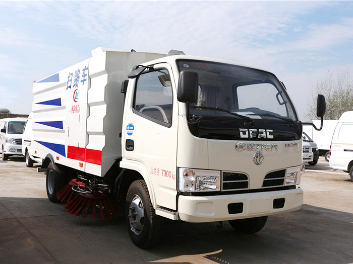 東風小多利卡掃路車