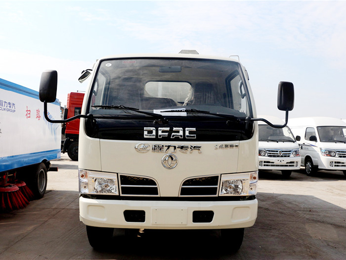 東風小多利卡掃路車