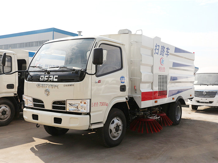 東風小多利卡掃路車