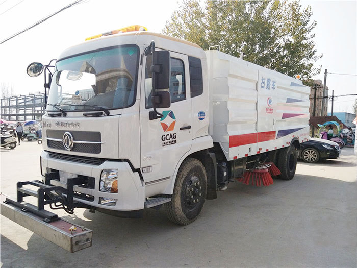 東風(fēng)天錦掃路車