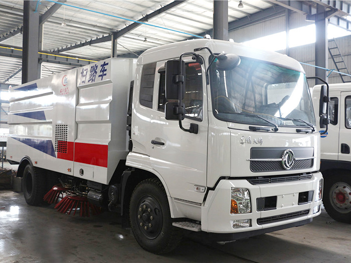 東風(fēng)天錦掃路車