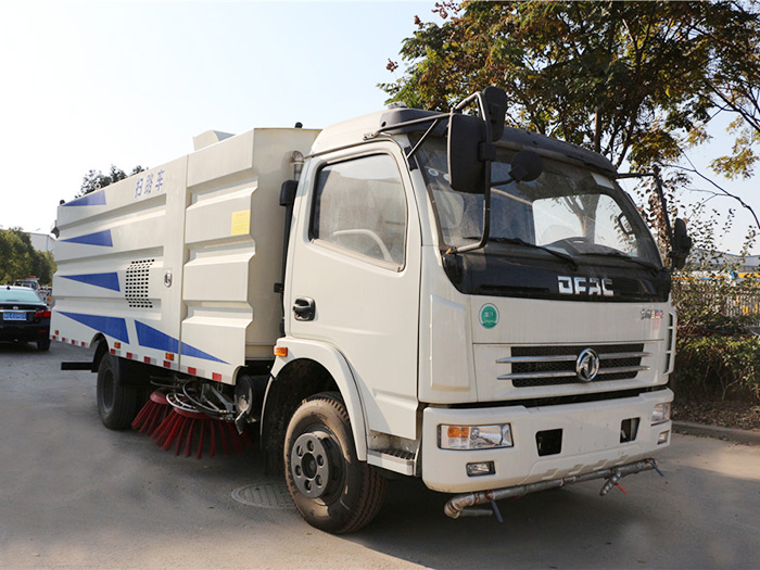 東風大多利卡掃路車