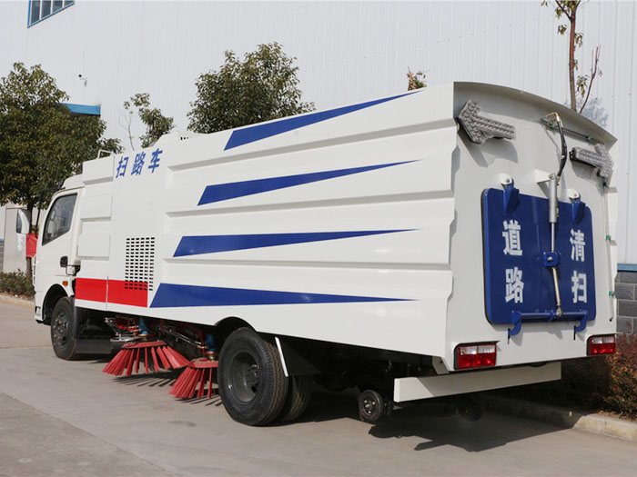 東風大多利卡掃路車