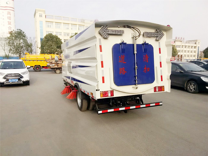 福田小卡掃路車