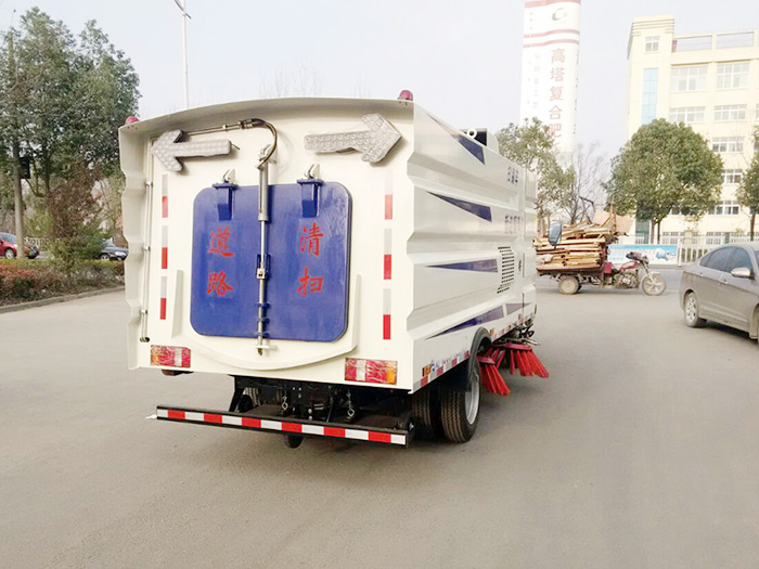 福田小卡掃路車