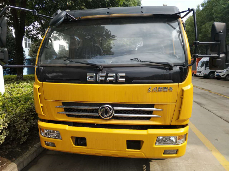 東風(fēng)多利卡D8單橋平板運輸車