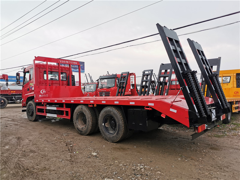 東風(fēng)D17后八輪平板車
