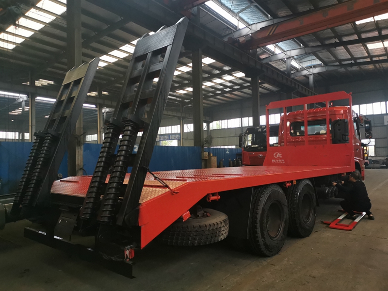 東風(fēng)D3L后八輪平板車