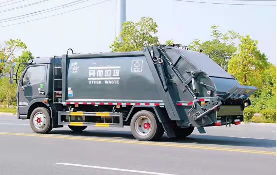 東風(fēng)多利卡8方壓縮式垃圾車