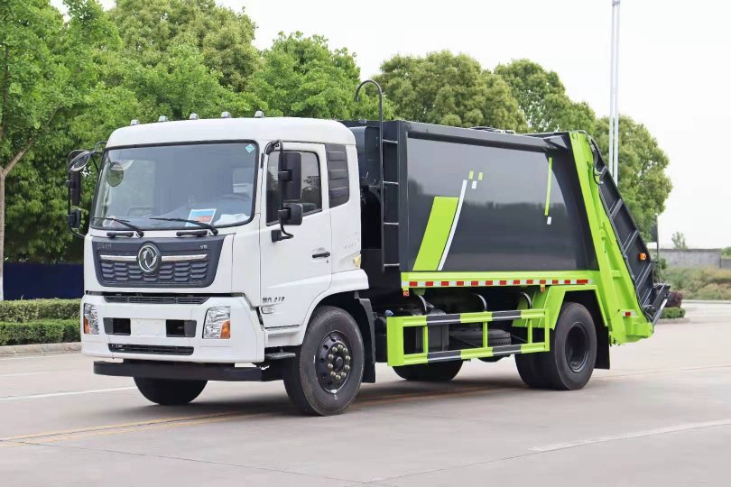東風(fēng)天錦壓縮式垃圾車