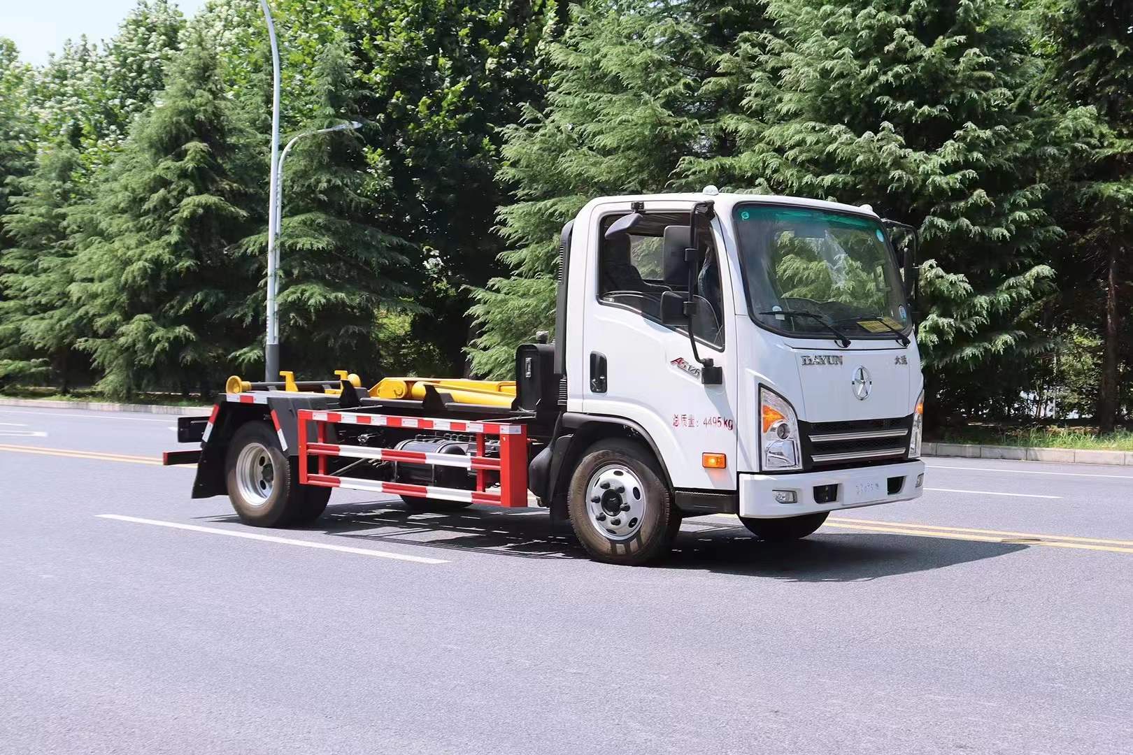 大運(yùn)牌勾臂垃圾車(chē)（建筑垃圾）