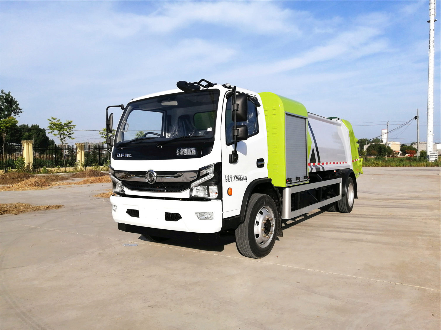 10方東風(fēng)純電動(dòng)壓縮垃圾車（電池后背）