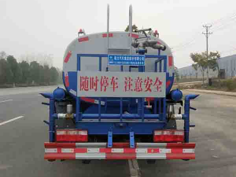 東風多利卡4.5方純電動灑水車