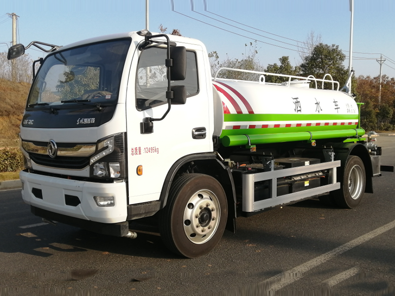 東風(fēng)多利卡6.7方電動灑水車