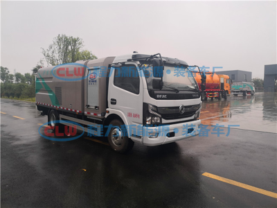 東風(fēng)4方純電動(dòng)護(hù)欄清洗車